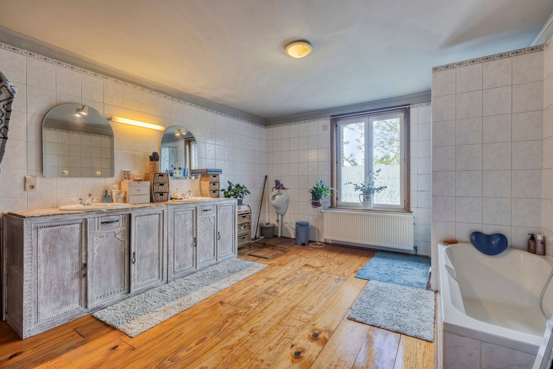 Ruime woning met aanpalende loods op toplocatie. foto 14