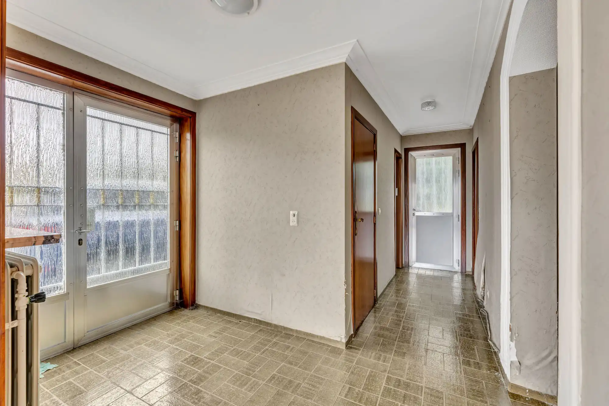 Te renoveren woning op 3a36ca met 3 slaapkamers en garage foto 4