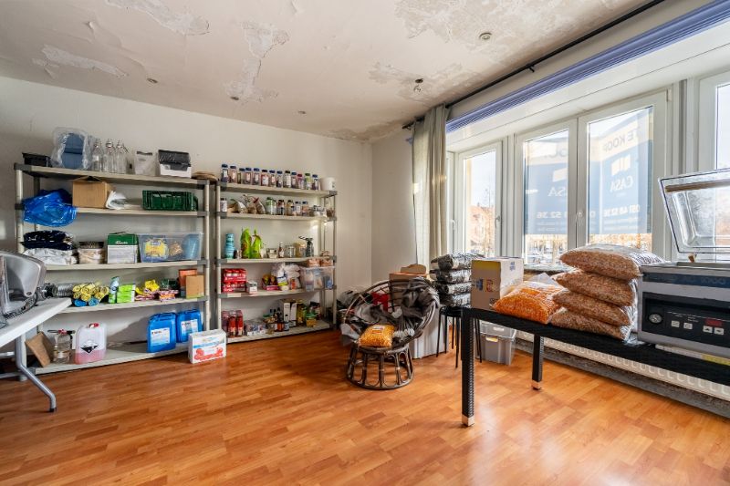 Commercieel handelspand met bovenliggende woonst op de Markt van Ingelmunster foto 15