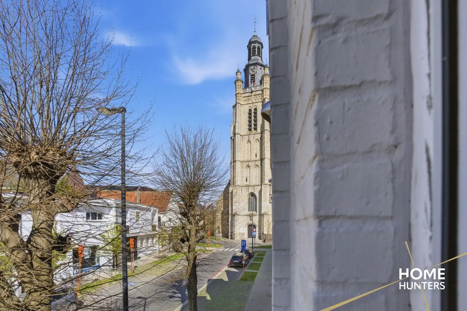 Charmante en instapklare woning met unieke stadskoer en garage foto 14