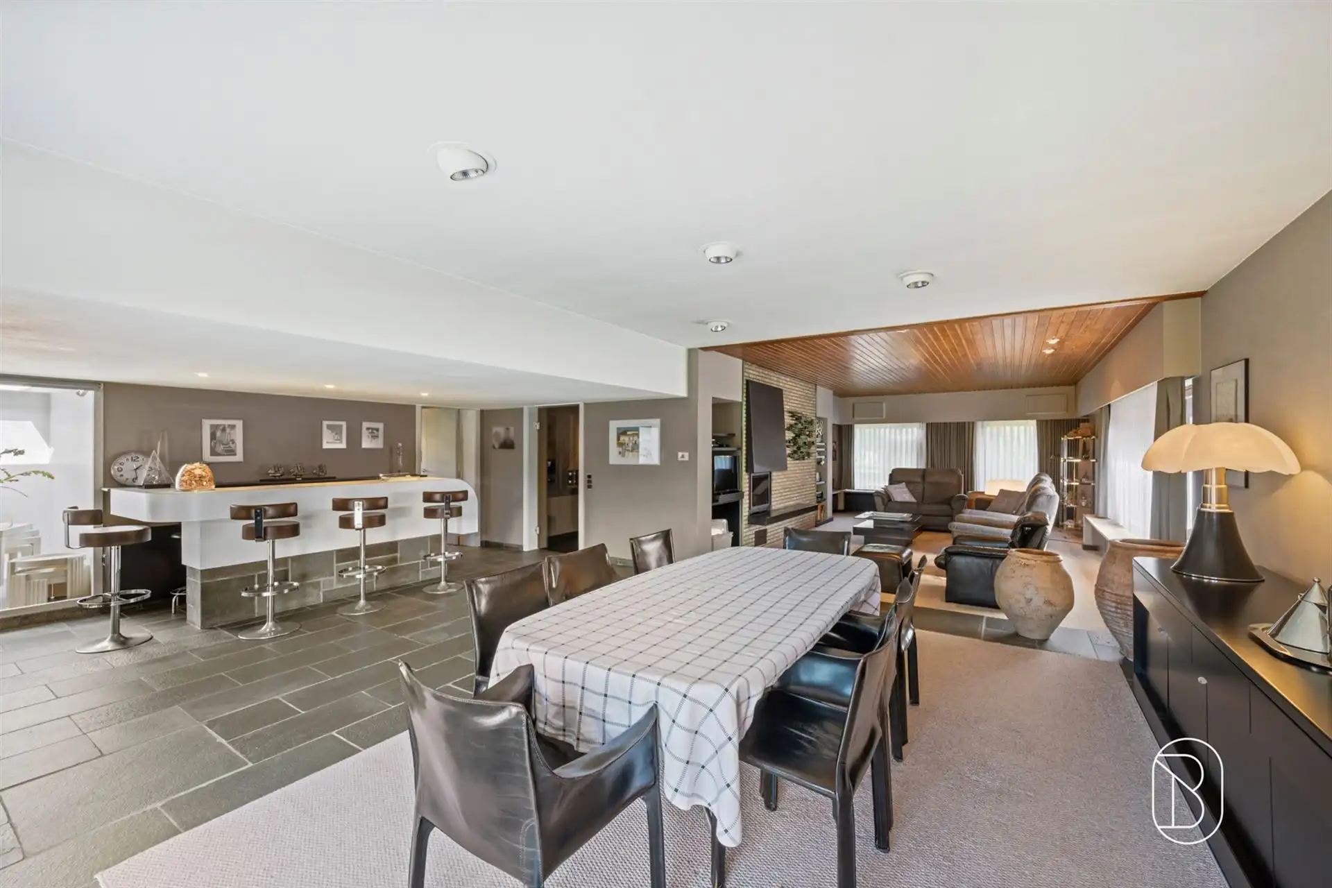 Charmante bungalow op ruim perceel van 855 m² foto 8
