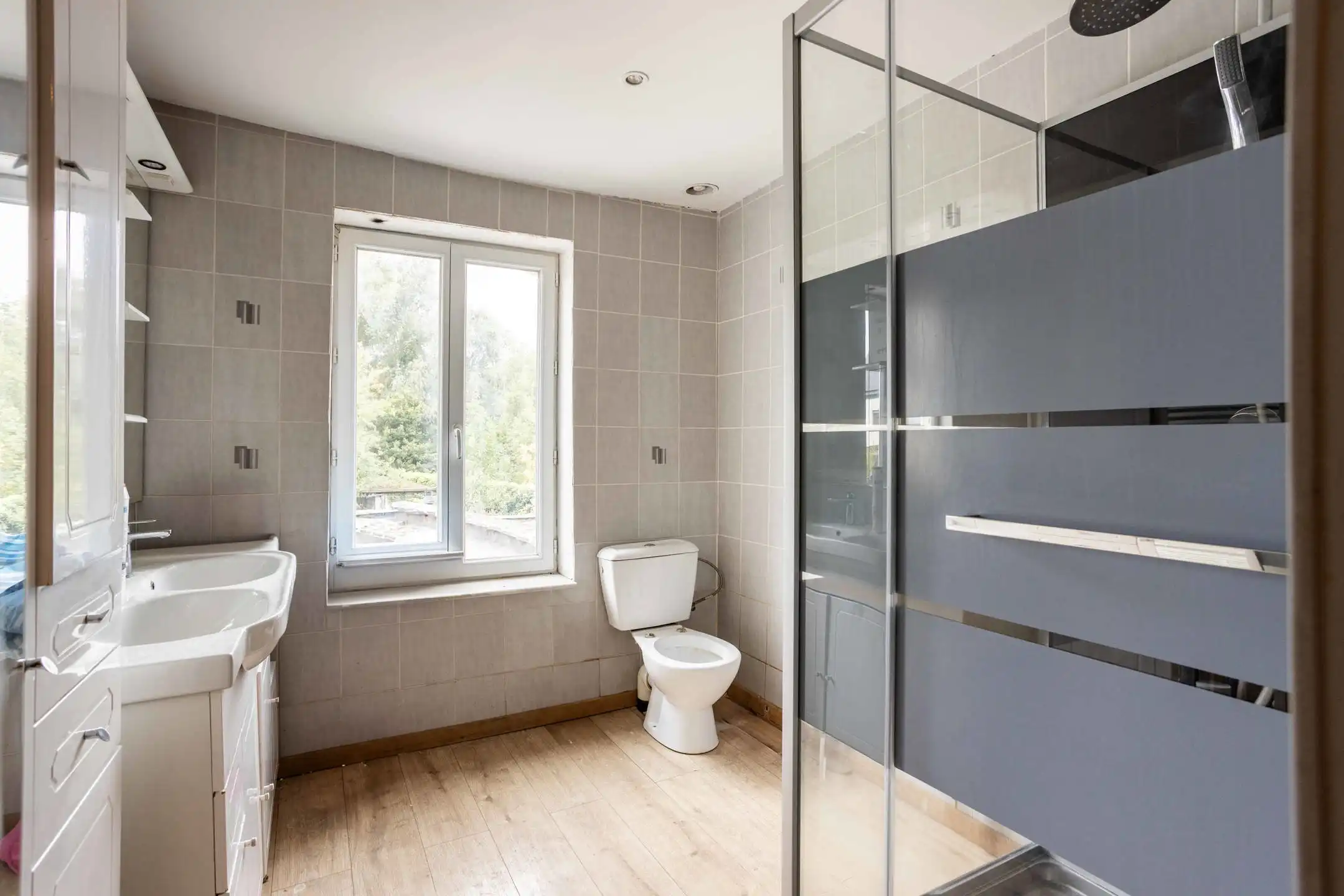 Gerenoveerde rijwoning met 3 slaapkamers en tuin. foto 14