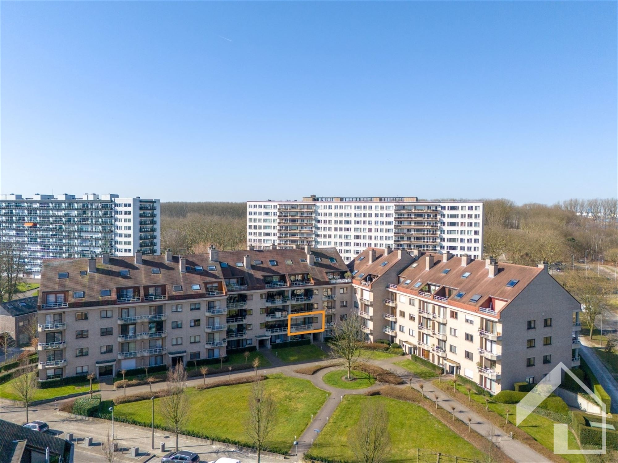 Rustig en ruim 2 slaapkamer appartement , lift en terras foto 13