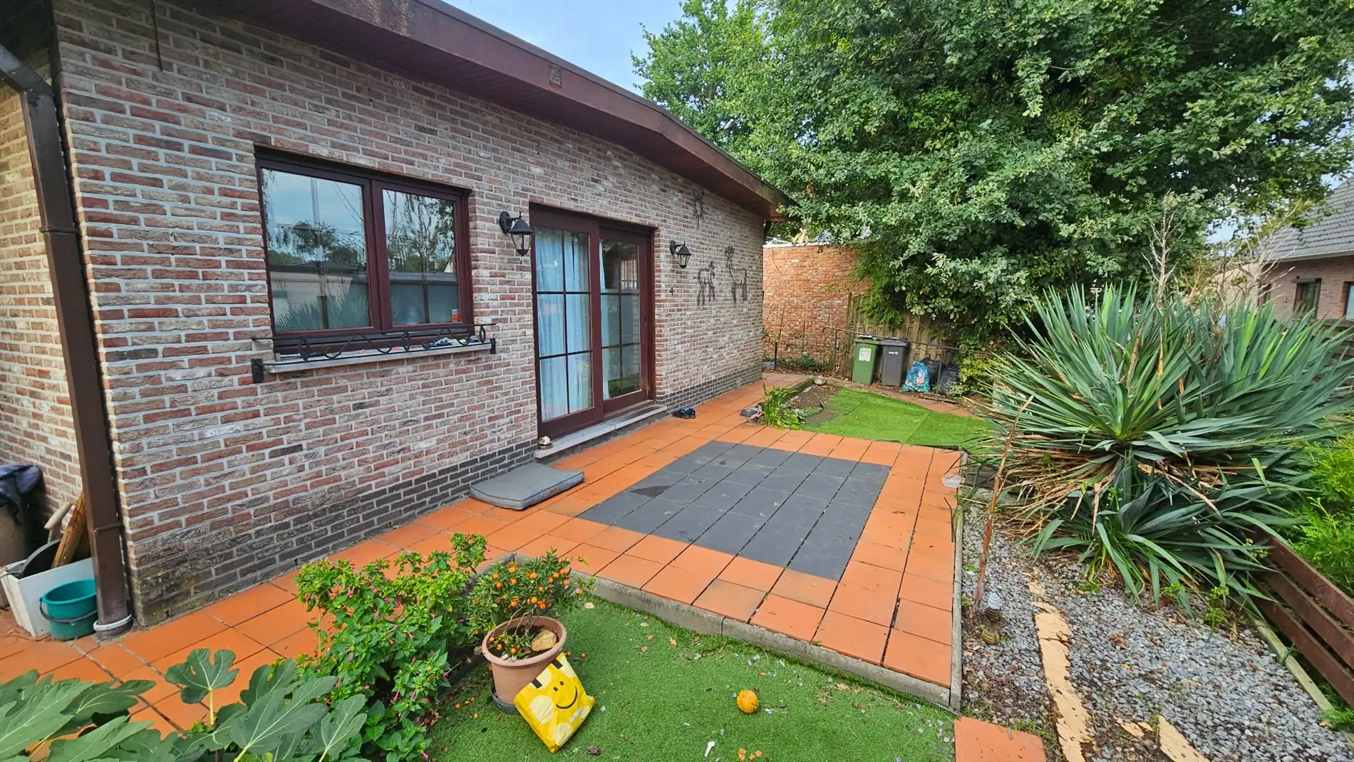 Knusse, op te frissen  bungalow met 2 slk's en voortuin  foto 9