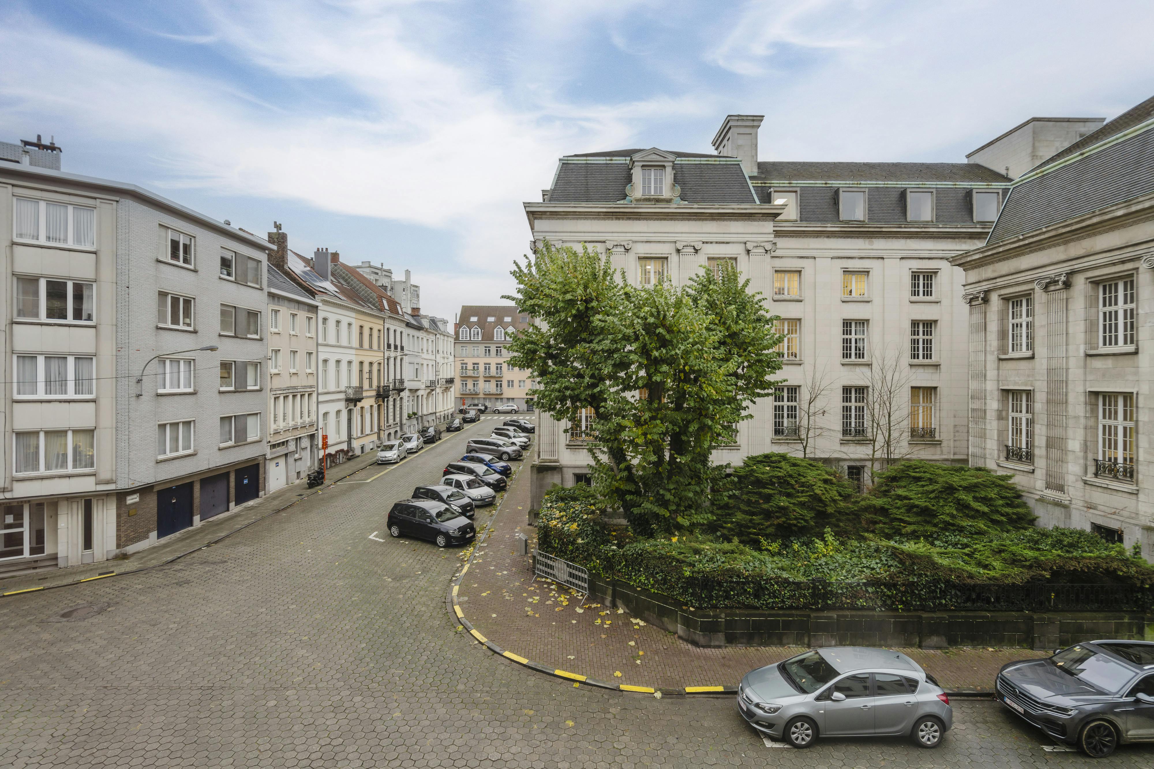 Ruim 3-slaapkamerappartement in centrum Kortrijk foto 4