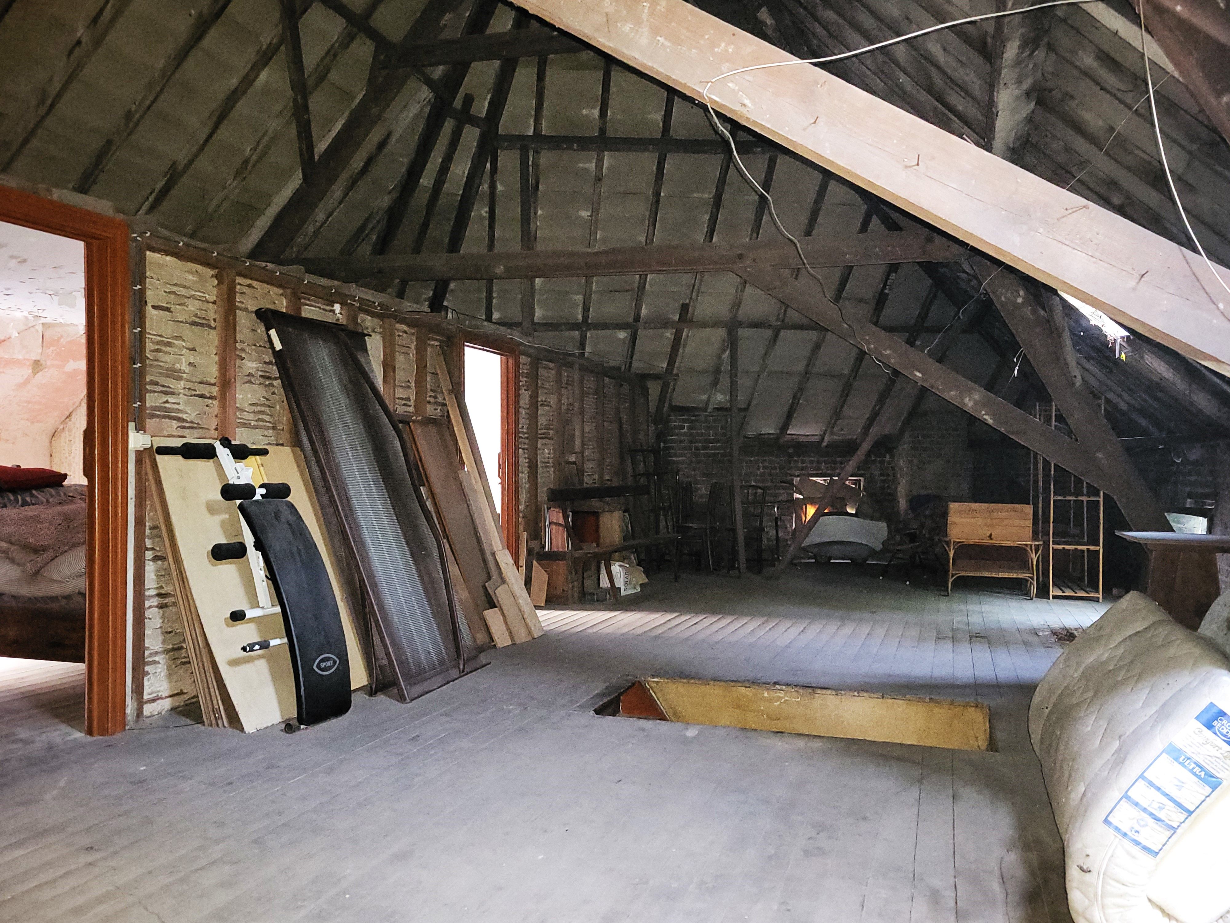 Prachtig te renoveren burgerwoning op 318m² met ruime garage en stalling. foto 20