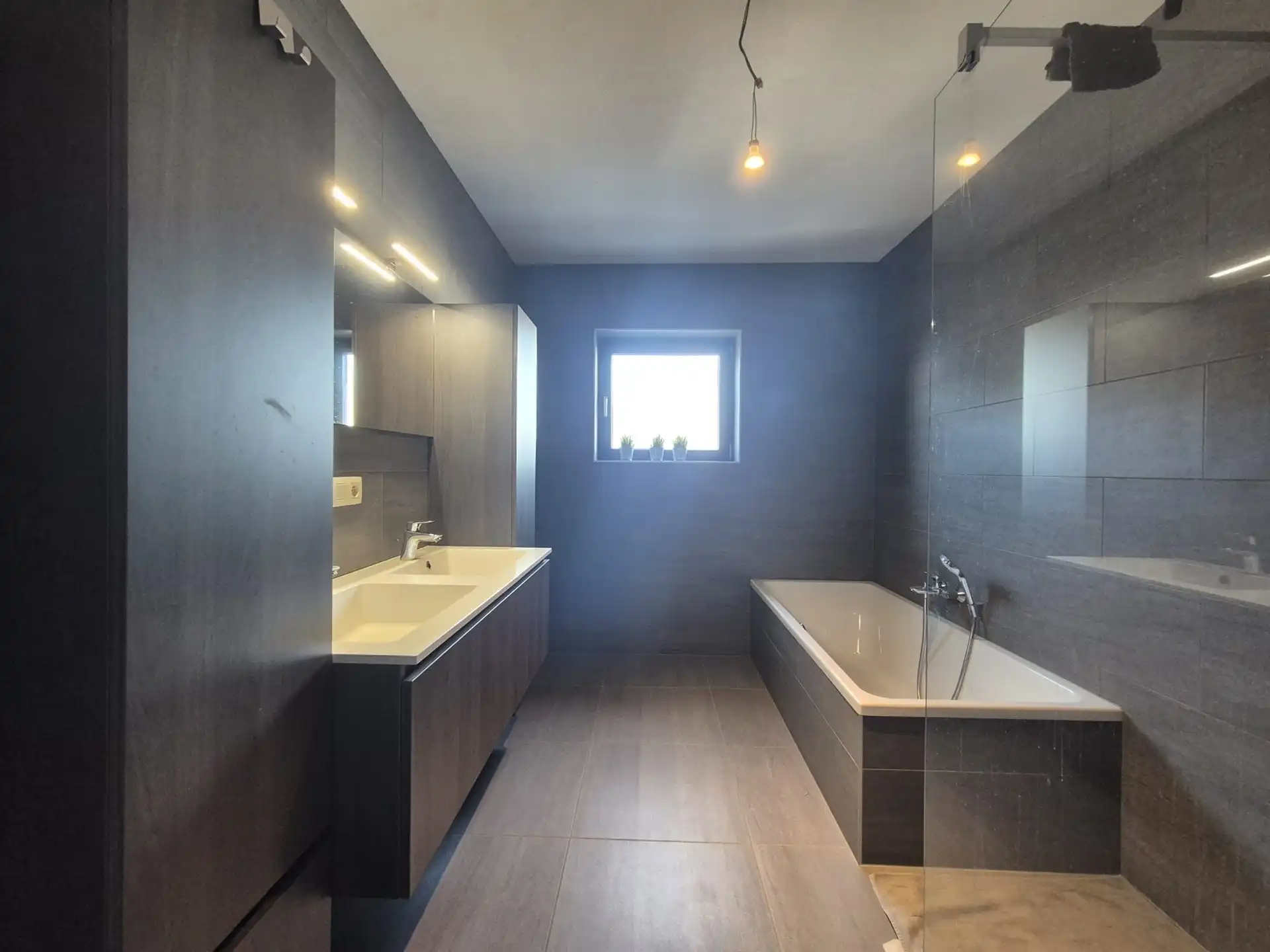 Ruime energiezuinige woning in rustige straat. foto 24