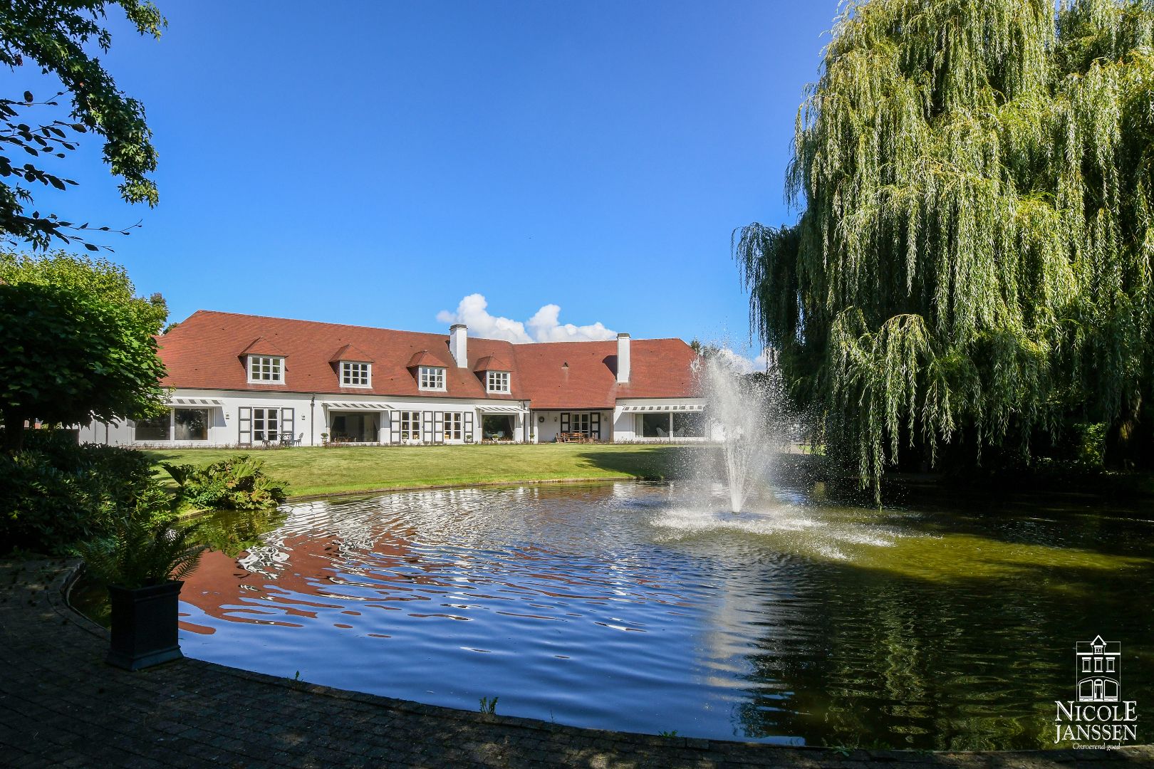 Exclusieve villa met binnenzwembad gelegen op een residentiële locatie foto 27