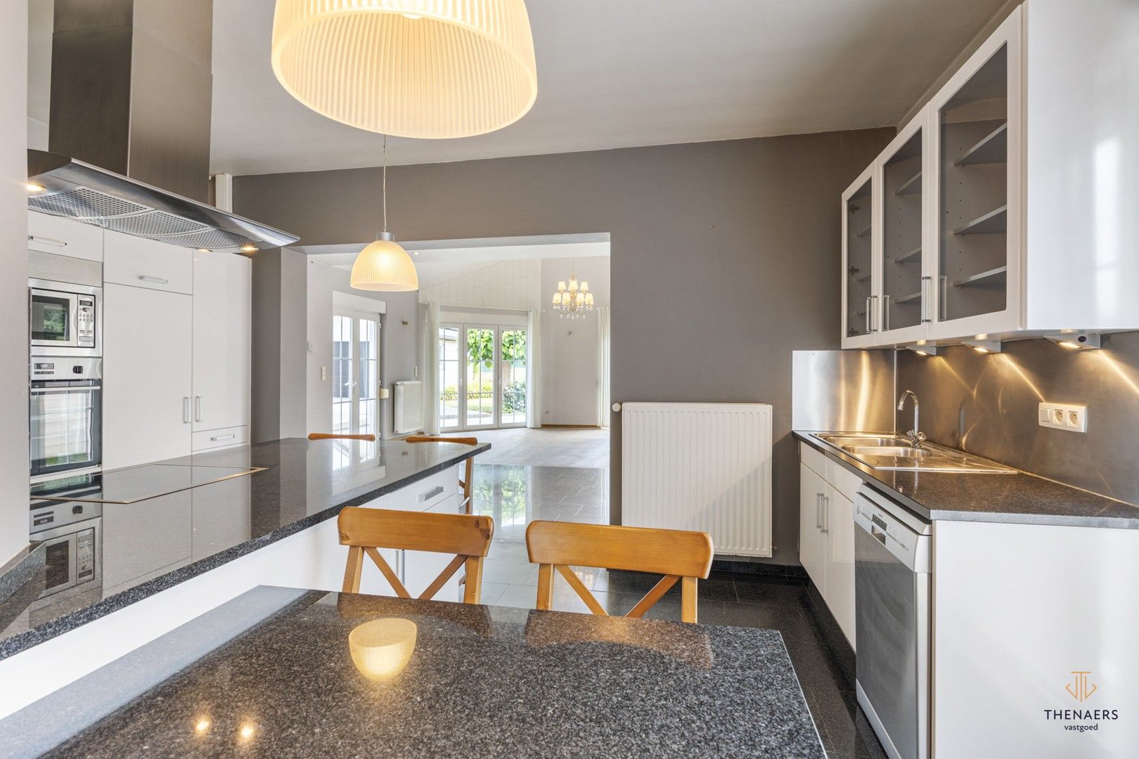 LANDELIJKE WONING MET DRIE SLAAPKAMERS EN WEIDE. foto 8