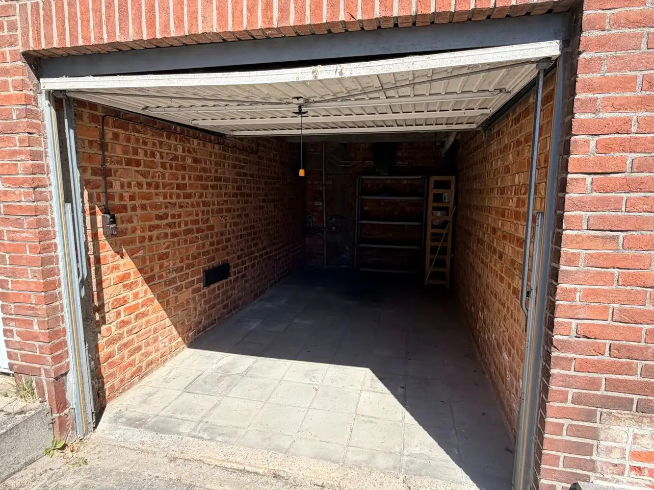 Instapklaar 2-slaapkamerappartement met terras en garagebox foto 13