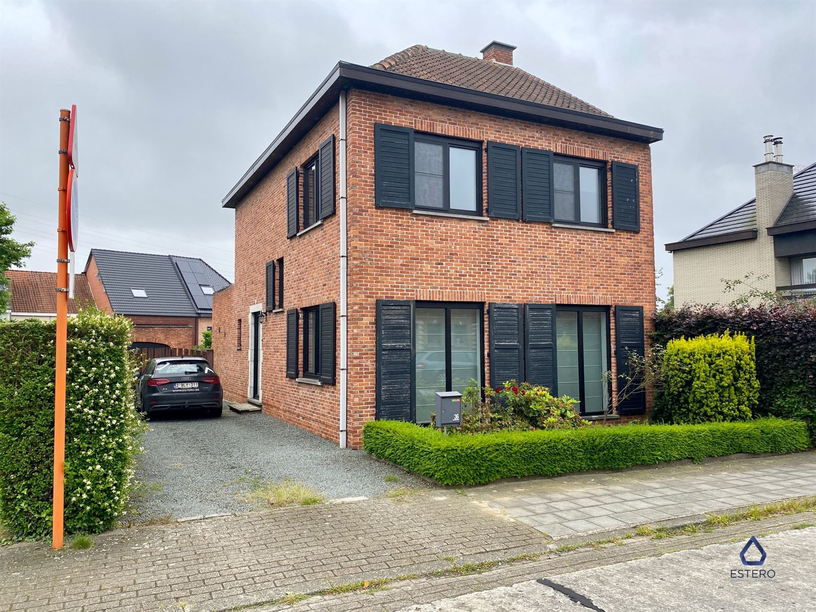 Ruime woning gelegen te Aalst foto {{pictureIndex}}
