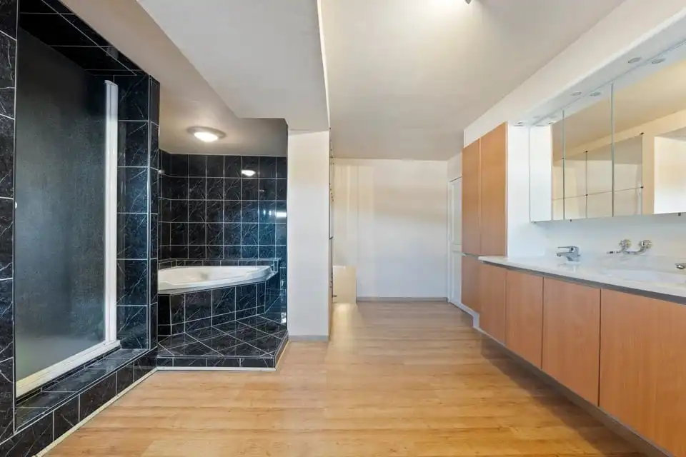 RUIM HANDELSPAND MET WOONST OP TOPLOCATIE IN ZOUTLEEUW foto 23