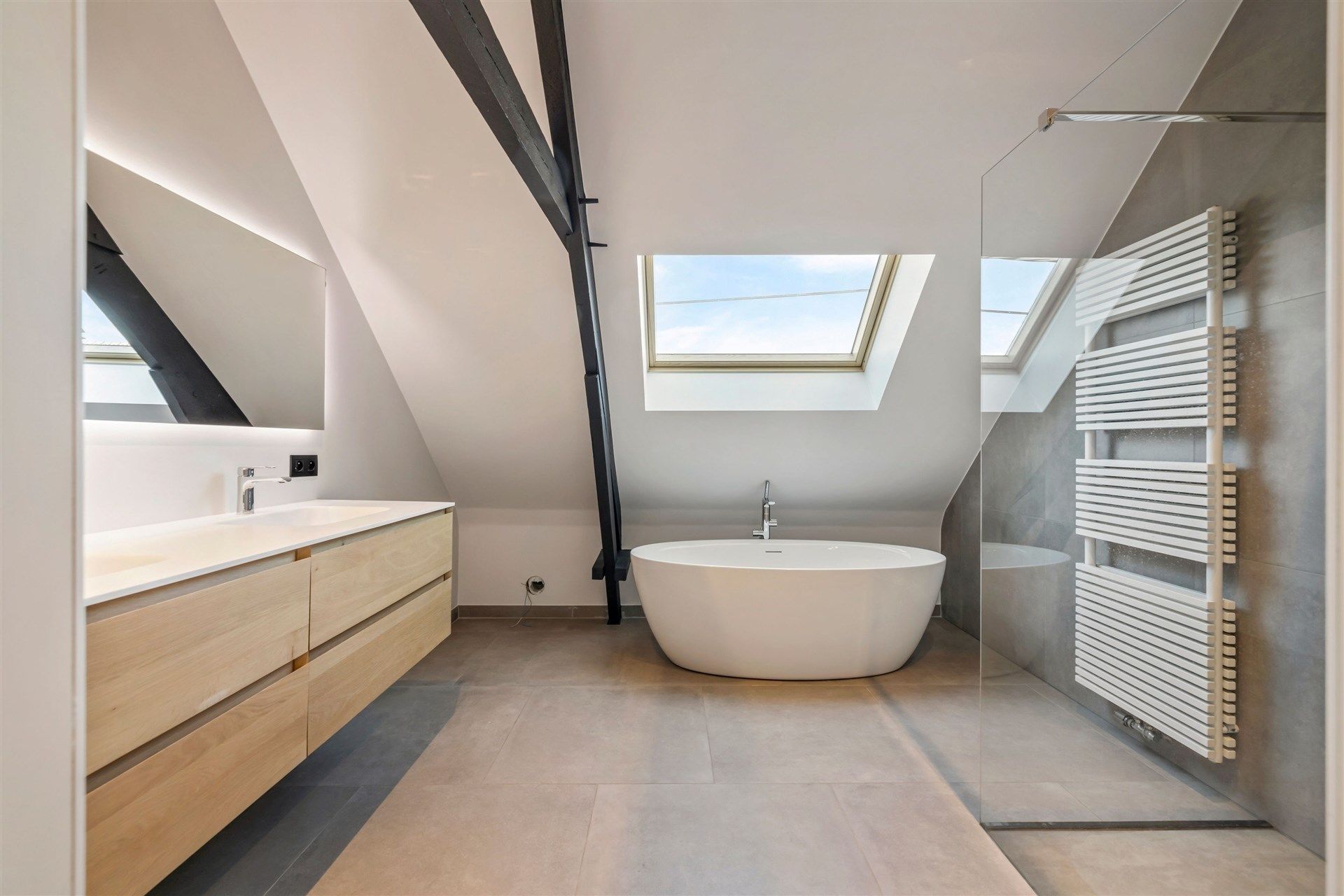Charmante gezinswoning met dubbele garage, 3 slaapkamers en een zonnige tuin (532m²) foto 18