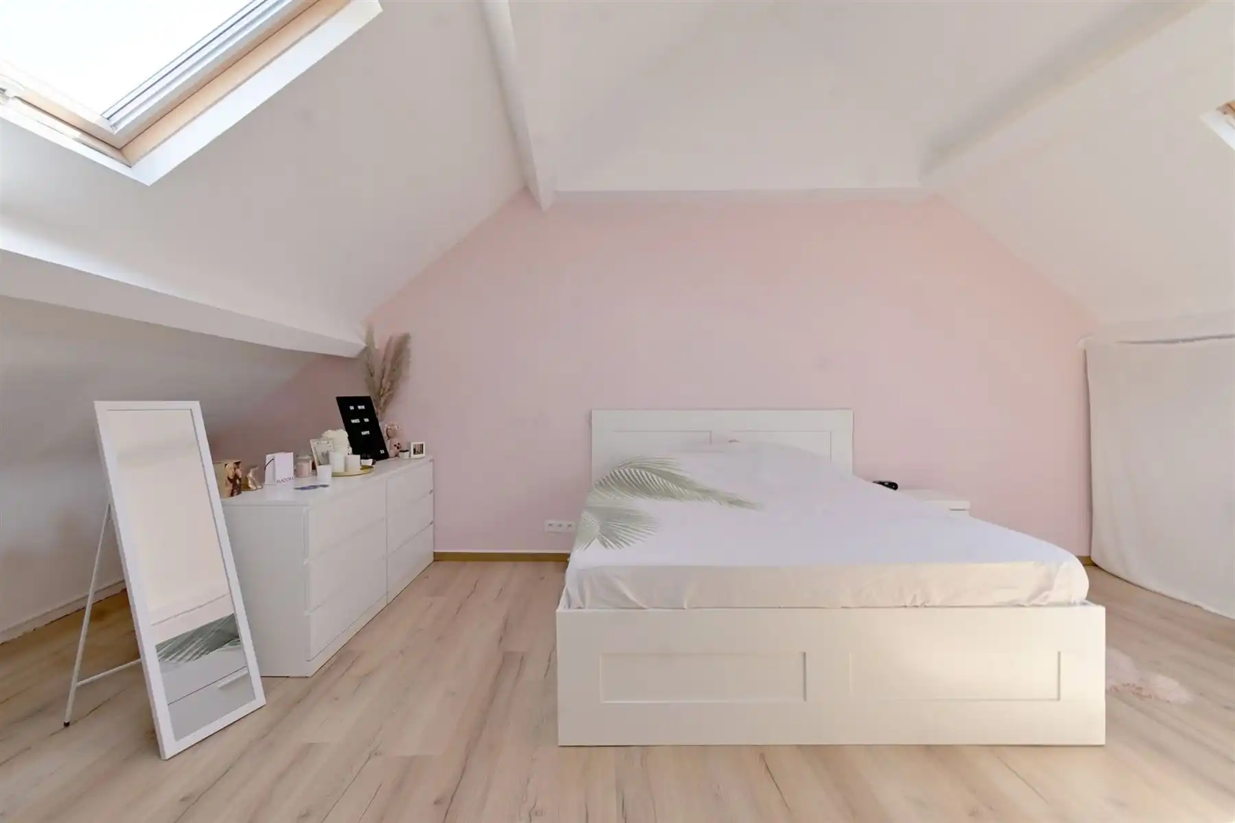 Gerenoveerde woning met 4 slpk's en gezellige zuid-tuin! foto 20