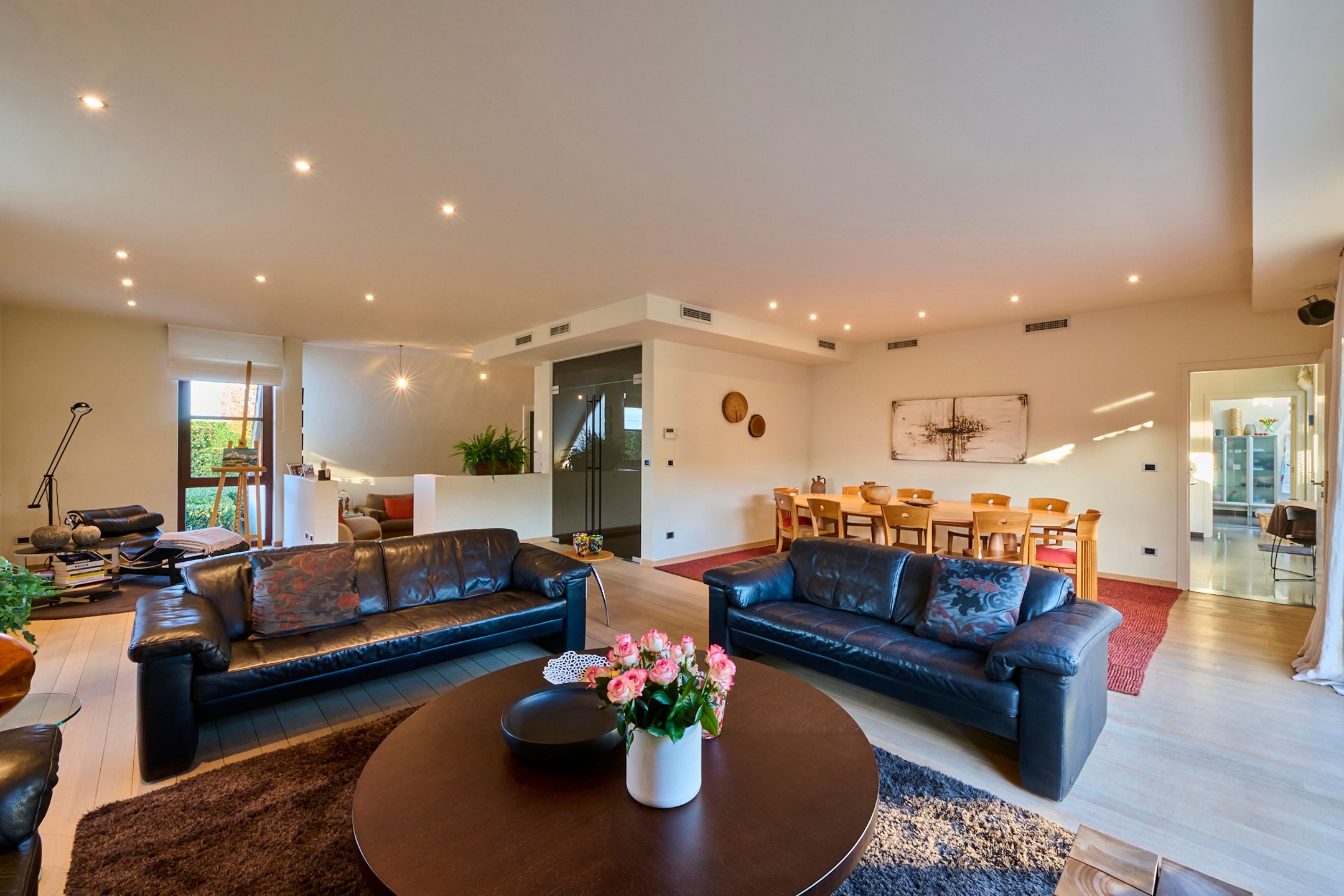 Perceel industriegrond met bestaande villa foto 8