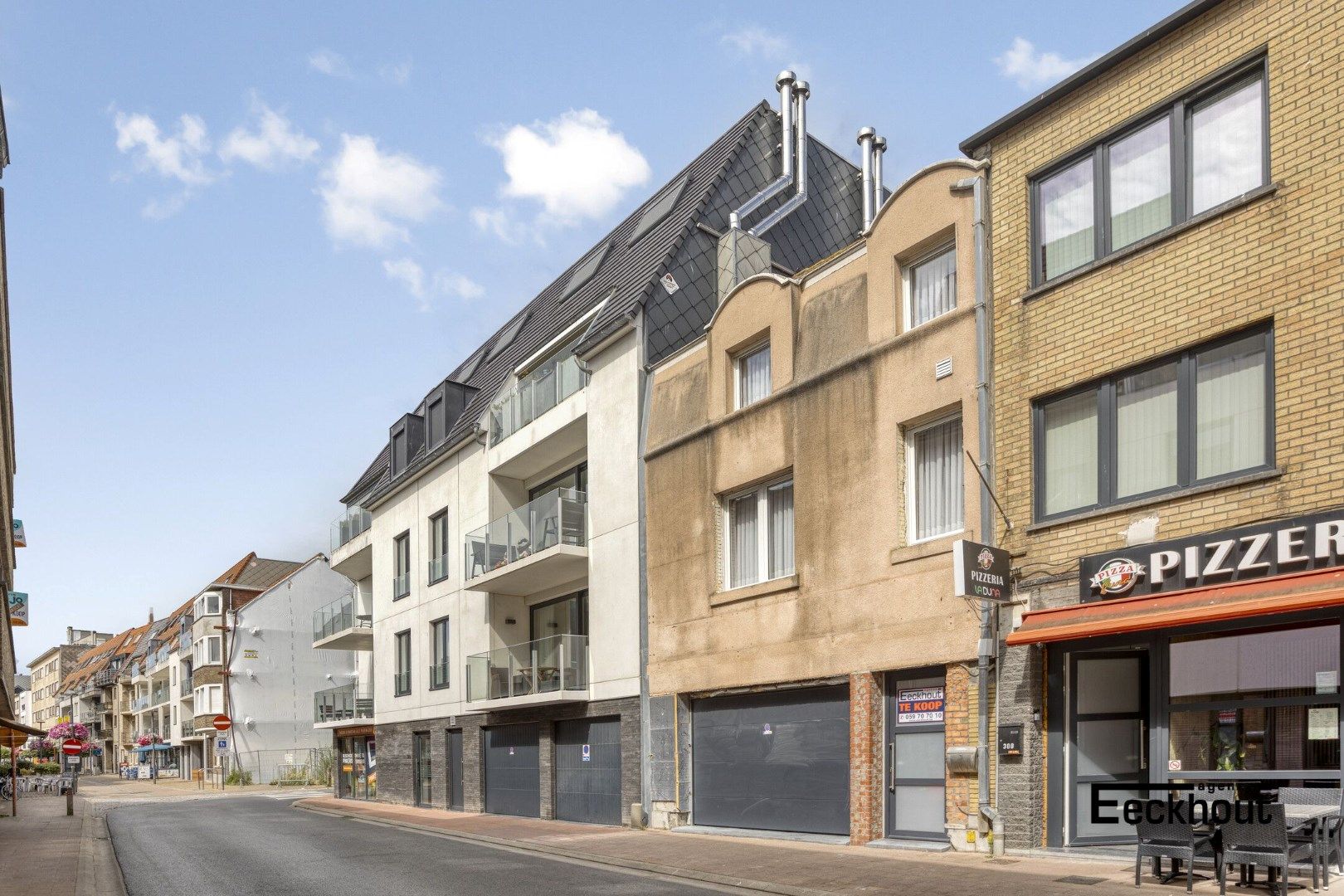 Ruime rijwoning met garage en zonnige koer op een boogscheut van het strand foto 23