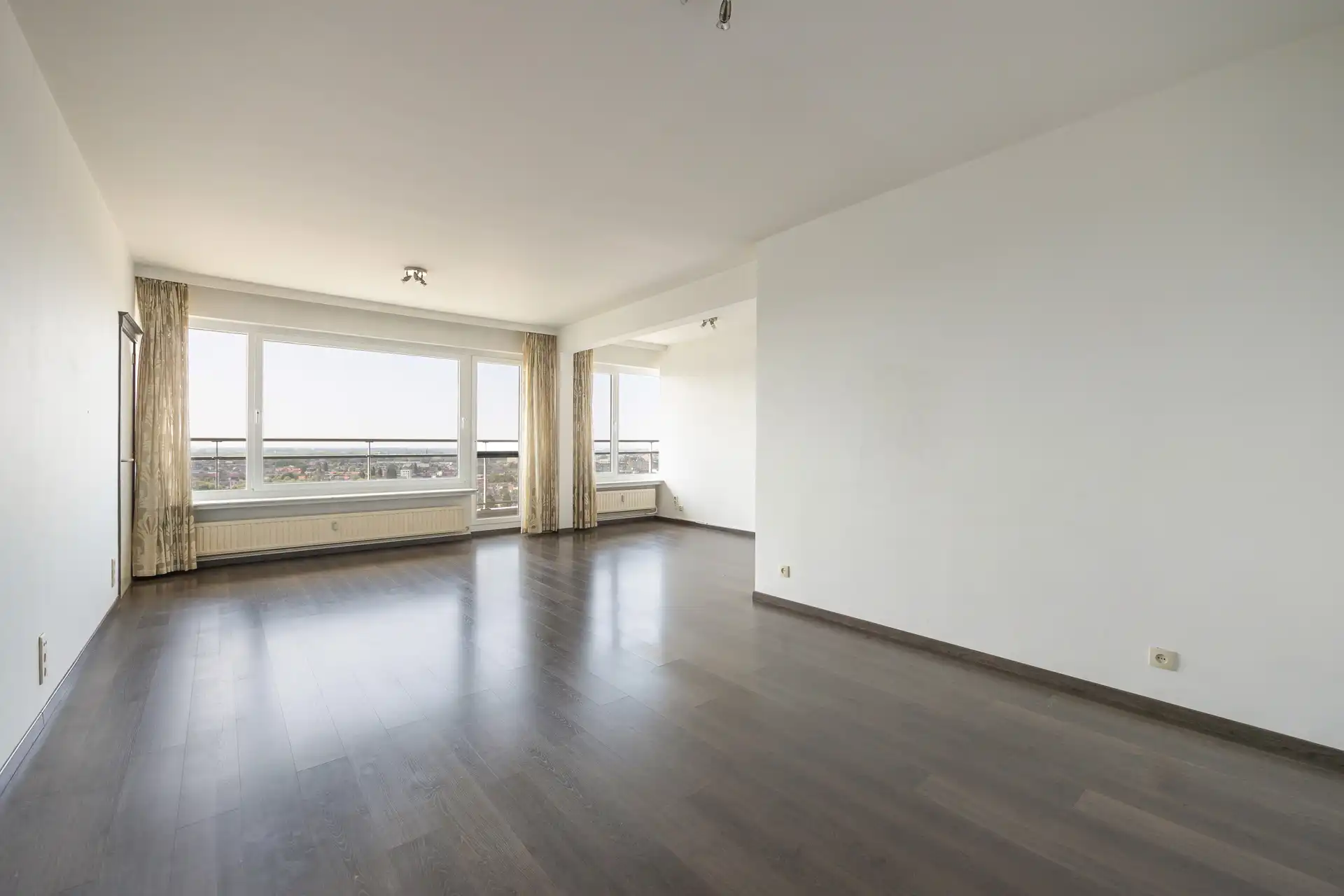 Ruim en lichtrijk appartement met panoramisch uitzicht! foto 7