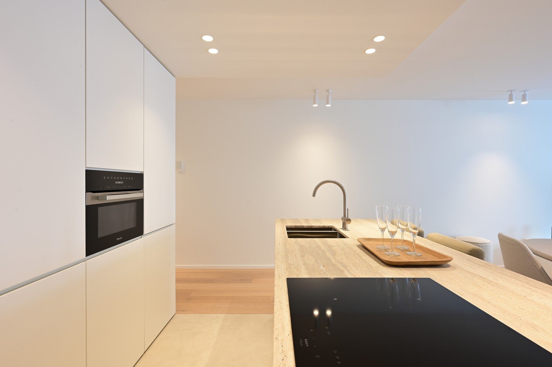 Toprenovatie met 3 slaapkamers en zijdelings zeezicht foto 8