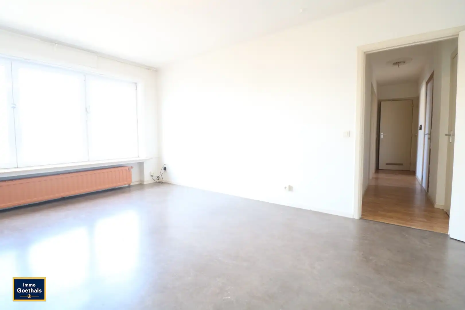 Centraal gelegen appartement met 2 kamers en 1 garage. foto 6