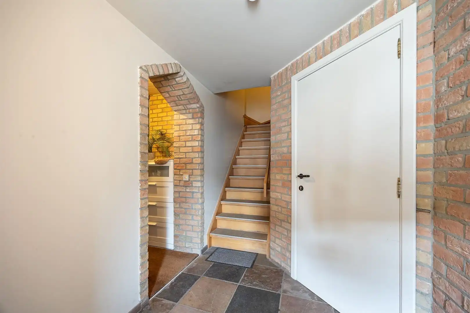 Gloednieuw gerenoveerd 2-slaapkamerappartement met groot terras foto 15