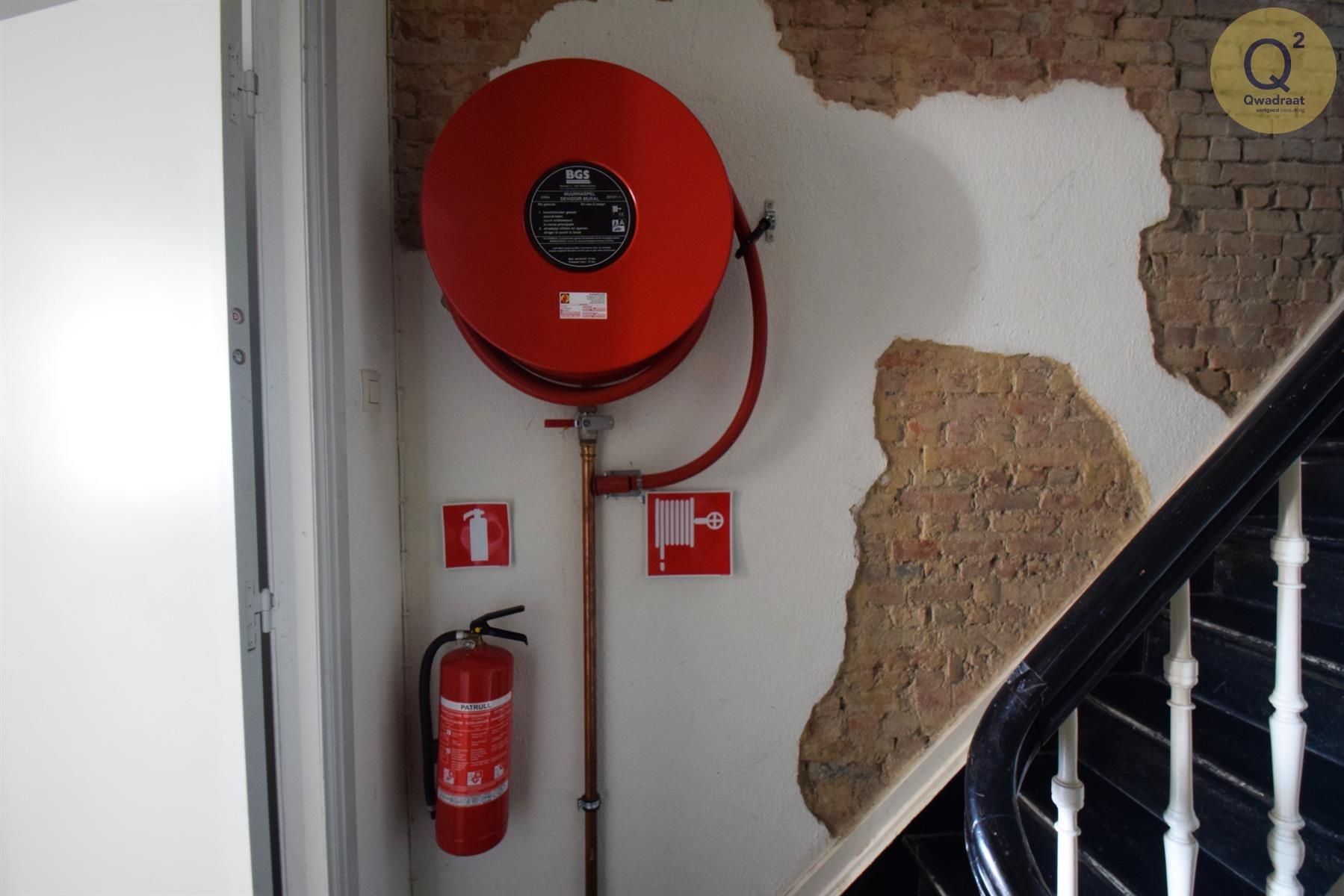 Riant opbrengsteigendom met handelspand op de Bredabaan te Merksem foto 20