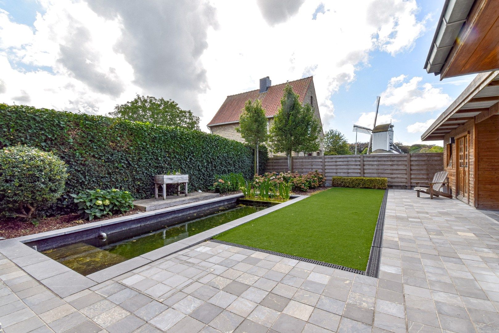 Stijlvol afgewerkte woning met tuin, zwemvijver en uniek zicht foto 15