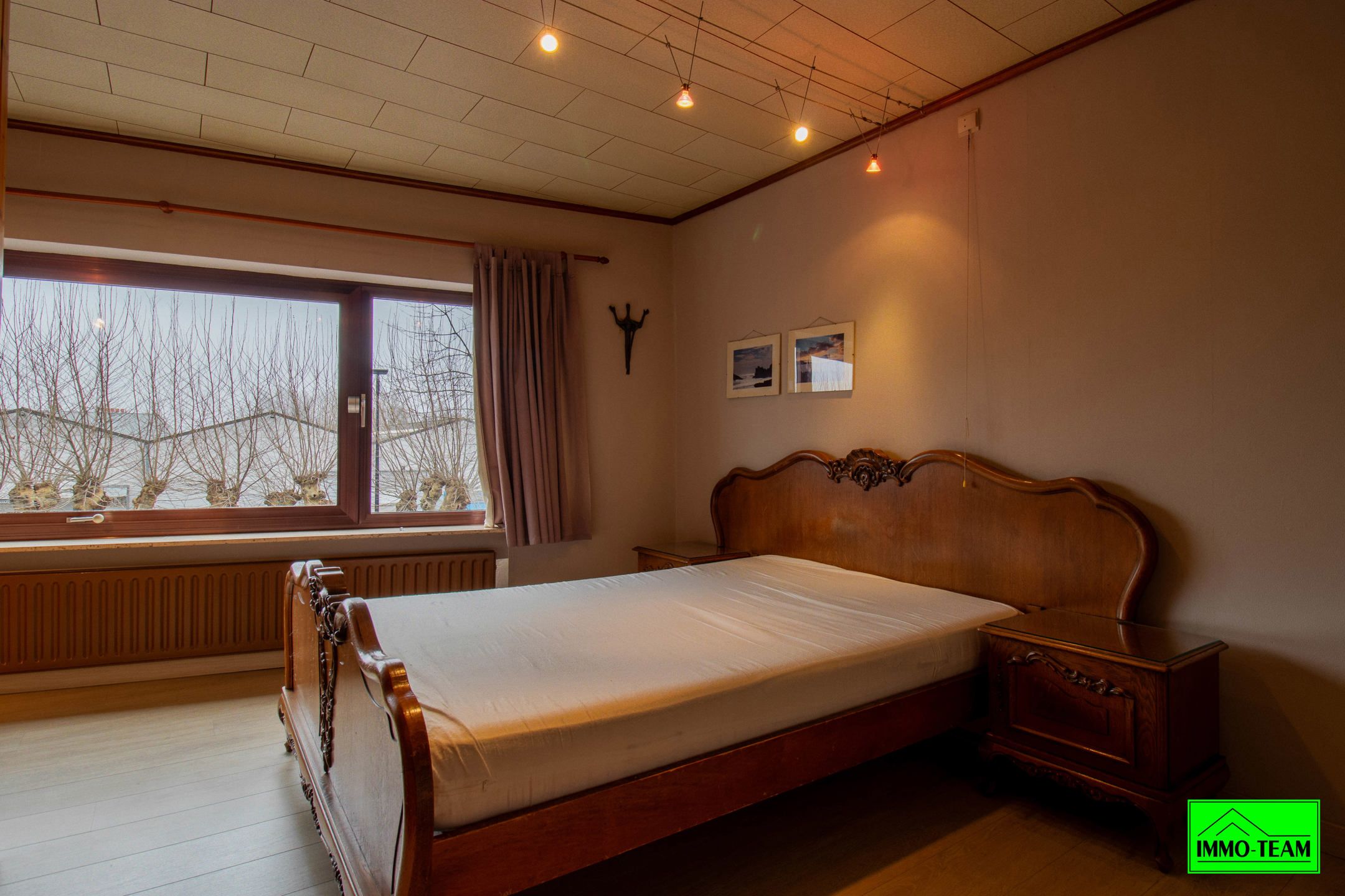 Ruime goed onderhouden gezinswoning met 4 slaapkamers foto 12