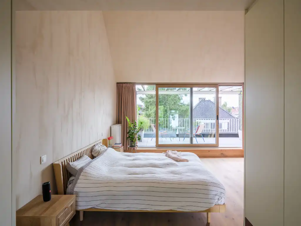 Karaktervolle burgerwoning (225 m²) met romantische tuin, gelegen in de gegeerde stationsbuurt foto 16