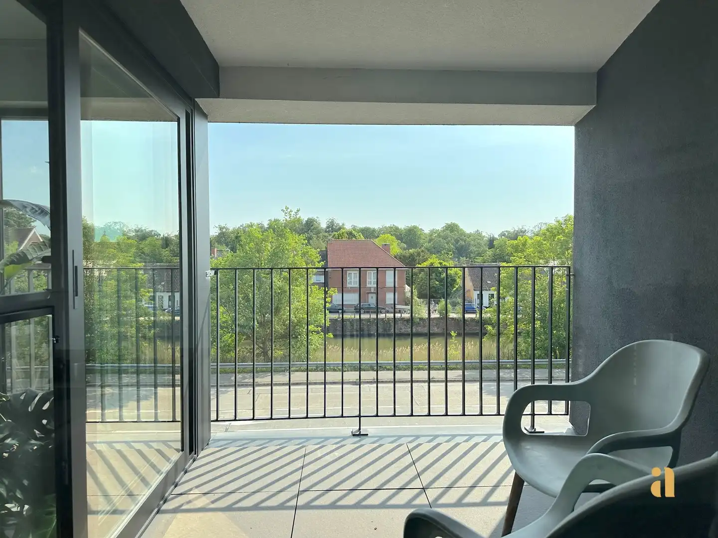 Zonnig en lichtrijk appartement met waterzicht foto 9