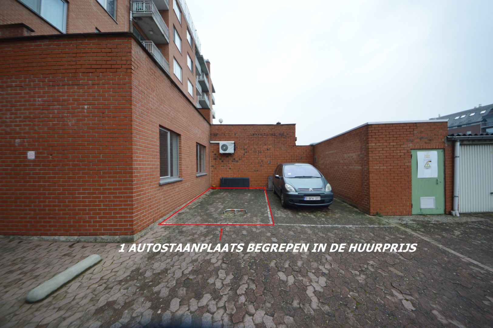 COMMERCIEEL GELIJKVLOERS INCL. 1 PARKING CENTRUMLAAN foto 2