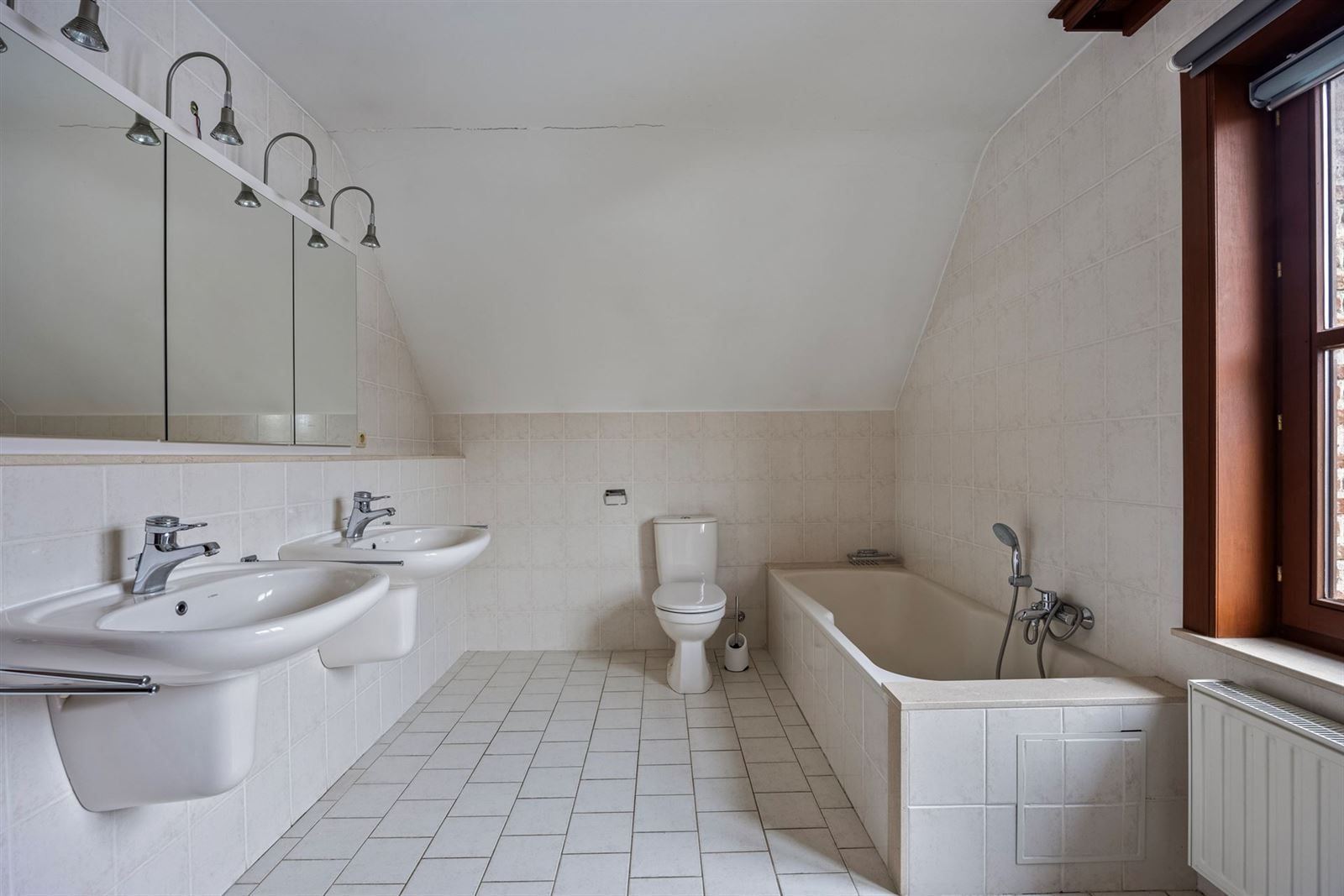 Ruime vrijstaande woning met veel mogelijkheden foto 18