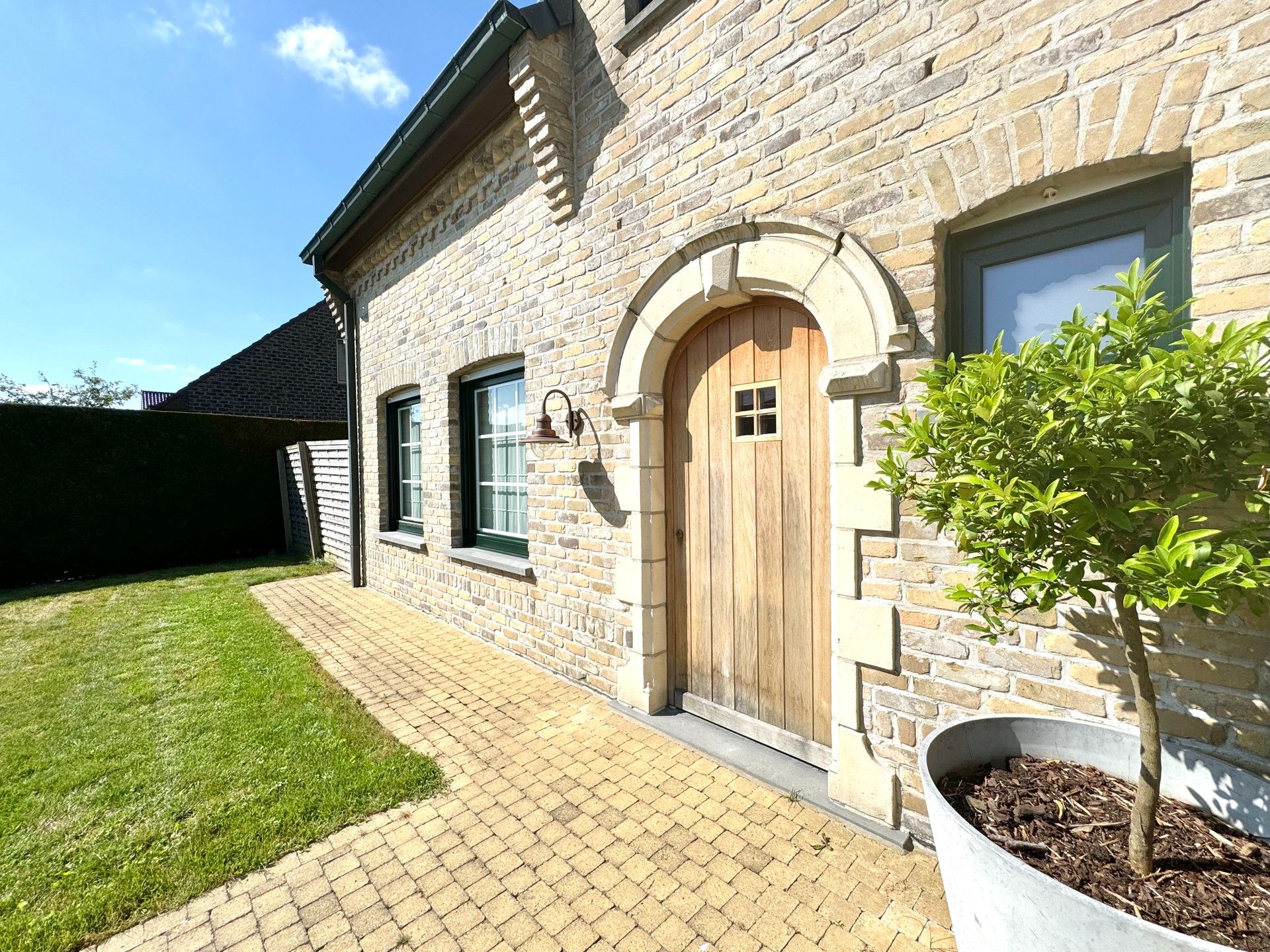 LANDELIJKE WONING MET GARAGE & TUIN foto 3