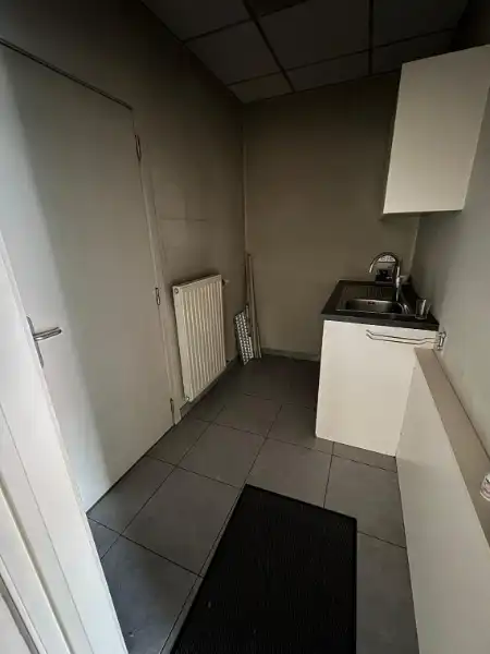 Handelspand van 122 m² in Genk-centrum, tegenover Shopping 1 foto 11