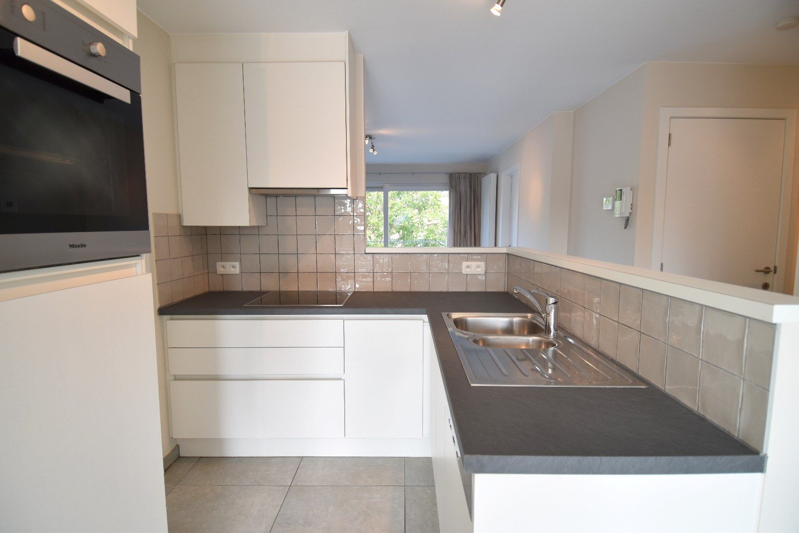 Instapklaar appartement met 2 slaapkamers op de 1e verdieping in Gullegem foto 6