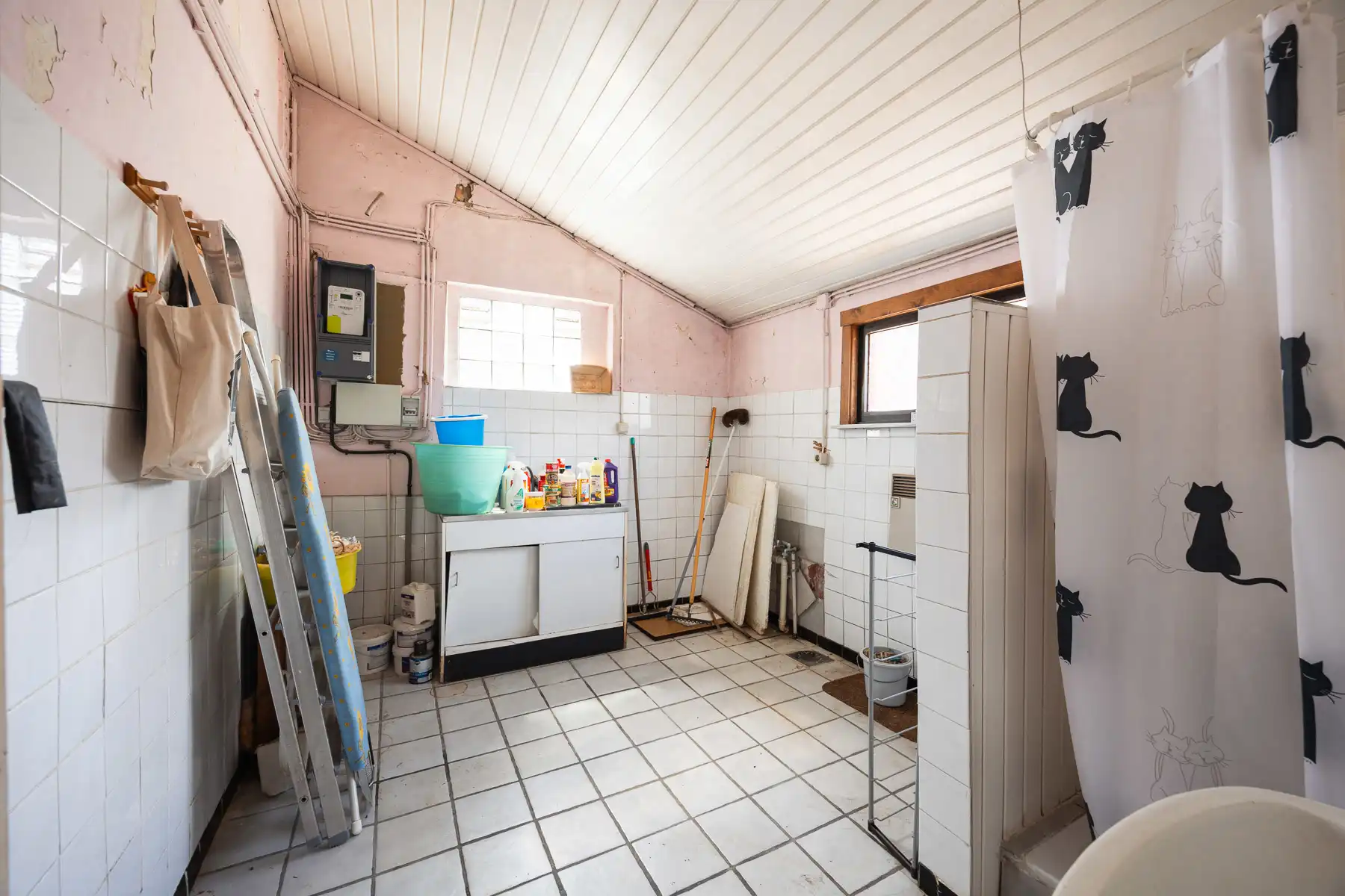 Charmante te renoveren halfopen woning met veel potentieel foto 13