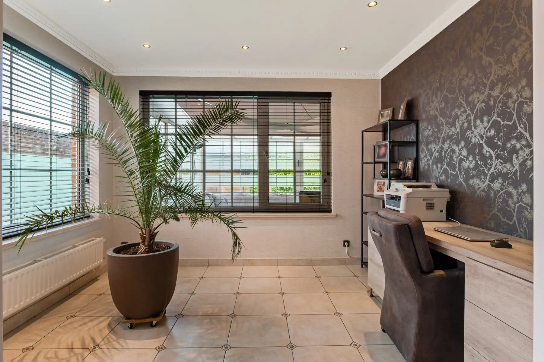 Ruime woning met 4 slpks, 2 bdks, garage en tuin foto 10