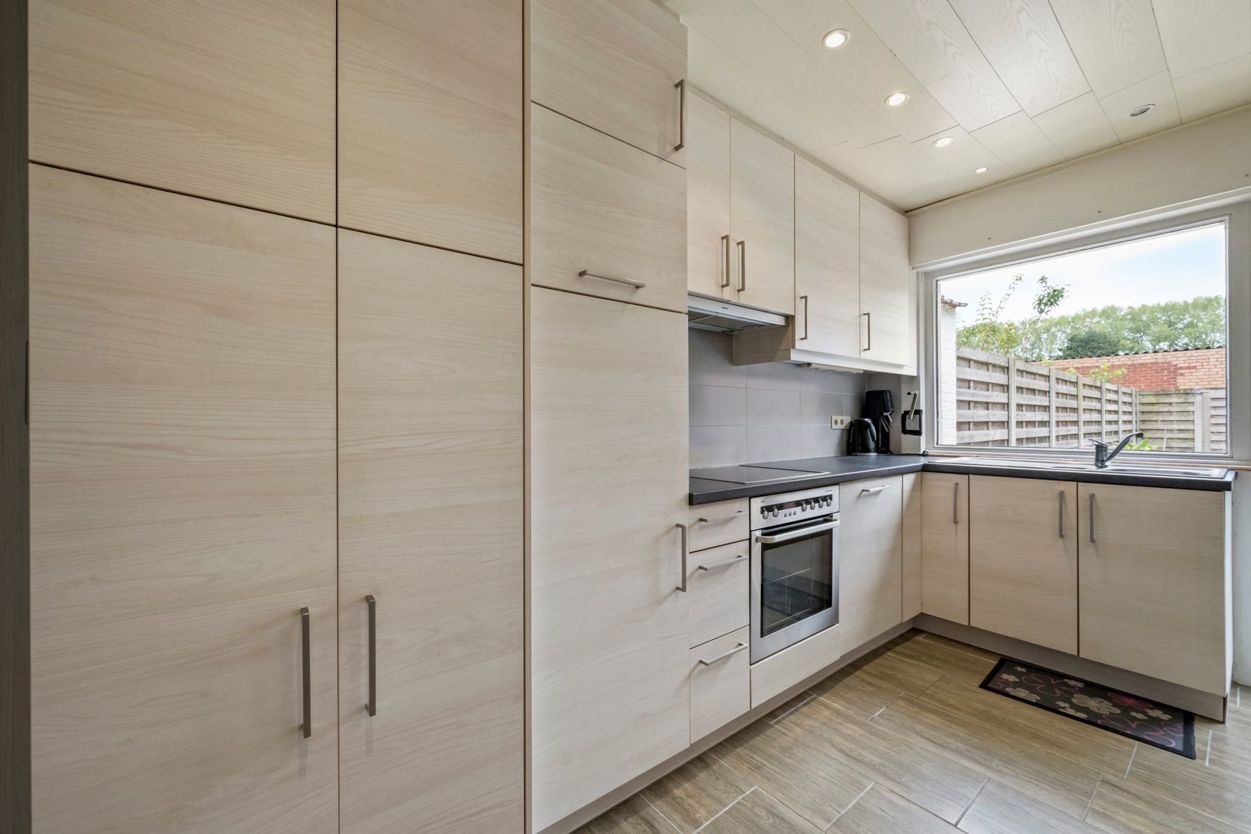 Rustig gelegen, lichtrijke & instapklare rijwoning te Brugge foto 6