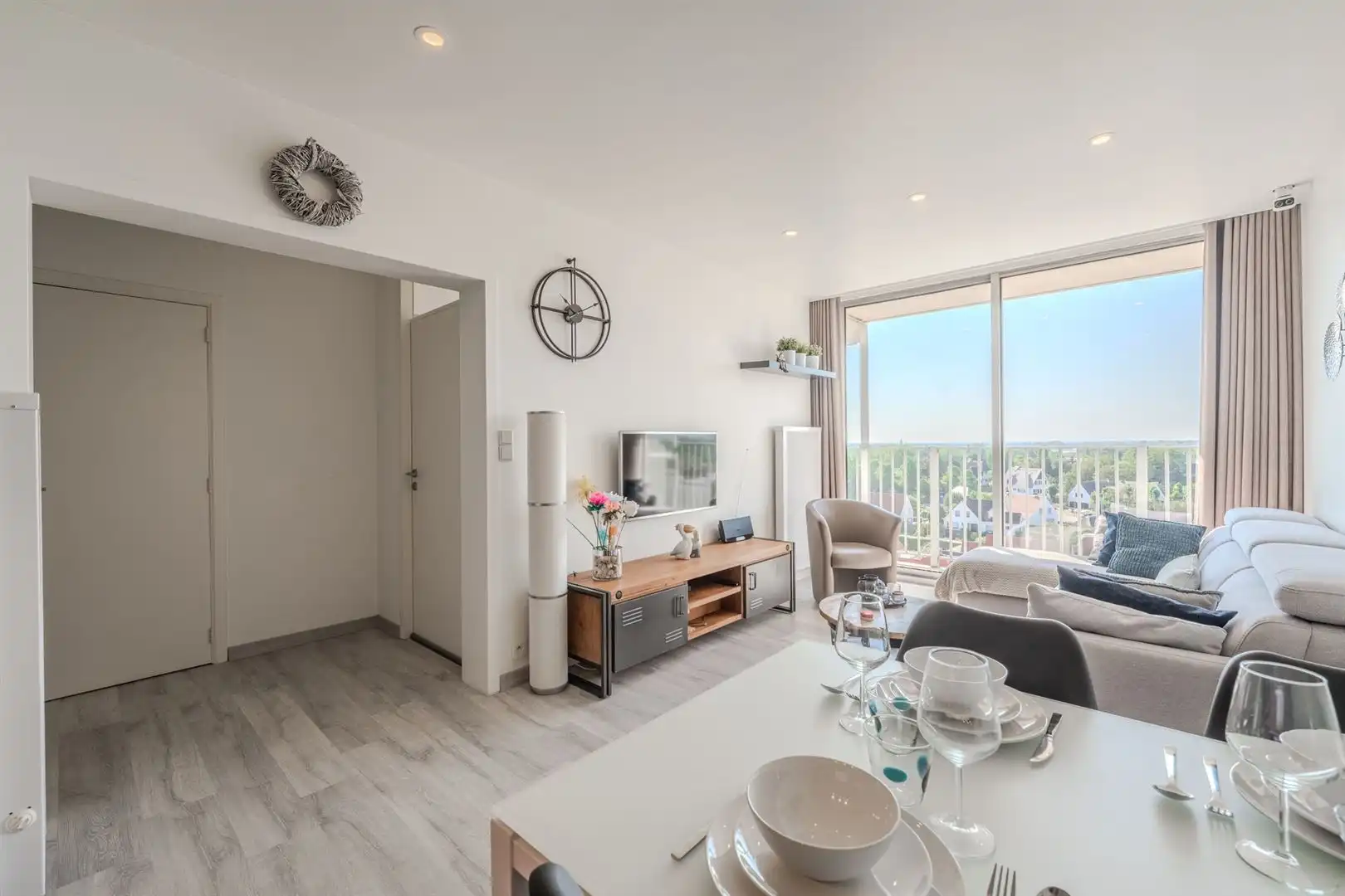 Ruim vernieuwd appartement zuidgericht met unieke zichten foto 3