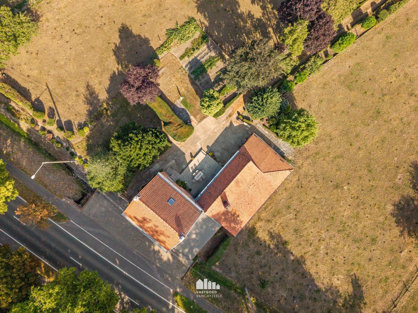 Woning met prachtig open zicht op tuin/weide en achterliggende velden – perceel van 1,67 HA foto 27