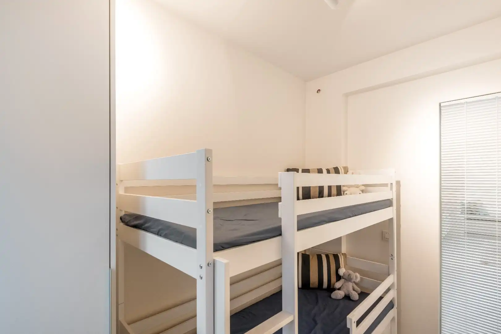 Mooi vernieuwd appartement schitterend gelegen op de Zeedijk vlakbij het Rubensplein foto 15