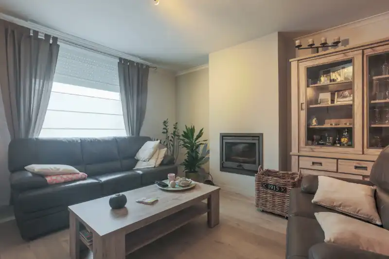 Halfopen woning met 3 slaapkamers, magazijn/ grote garage en tuin op 510 m² foto 3