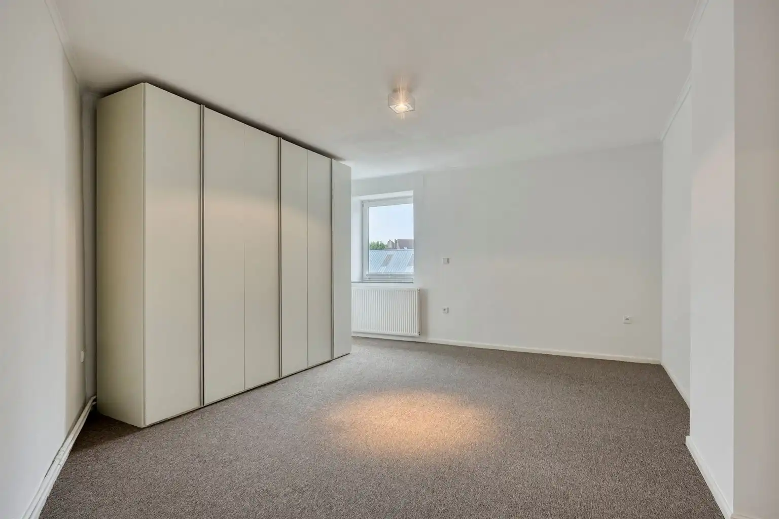 Prachtig gerenoveerde stadswoning met 3 slaapkamers en zuidgerichte tuin, op wandelafstand van het centrum van Maaseik. foto 21