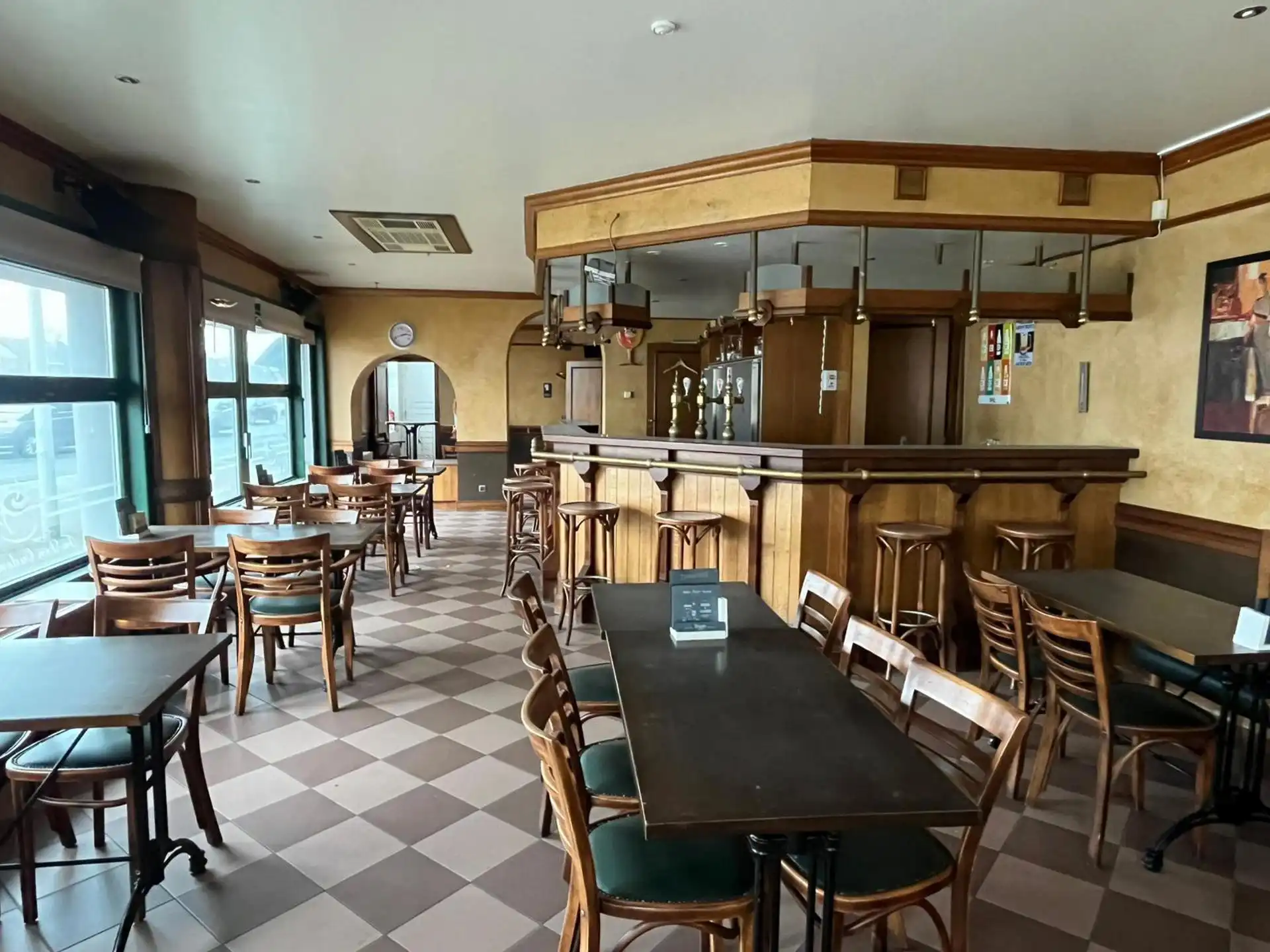 Commerciële ruimte te koop foto {{pictureIndex}}