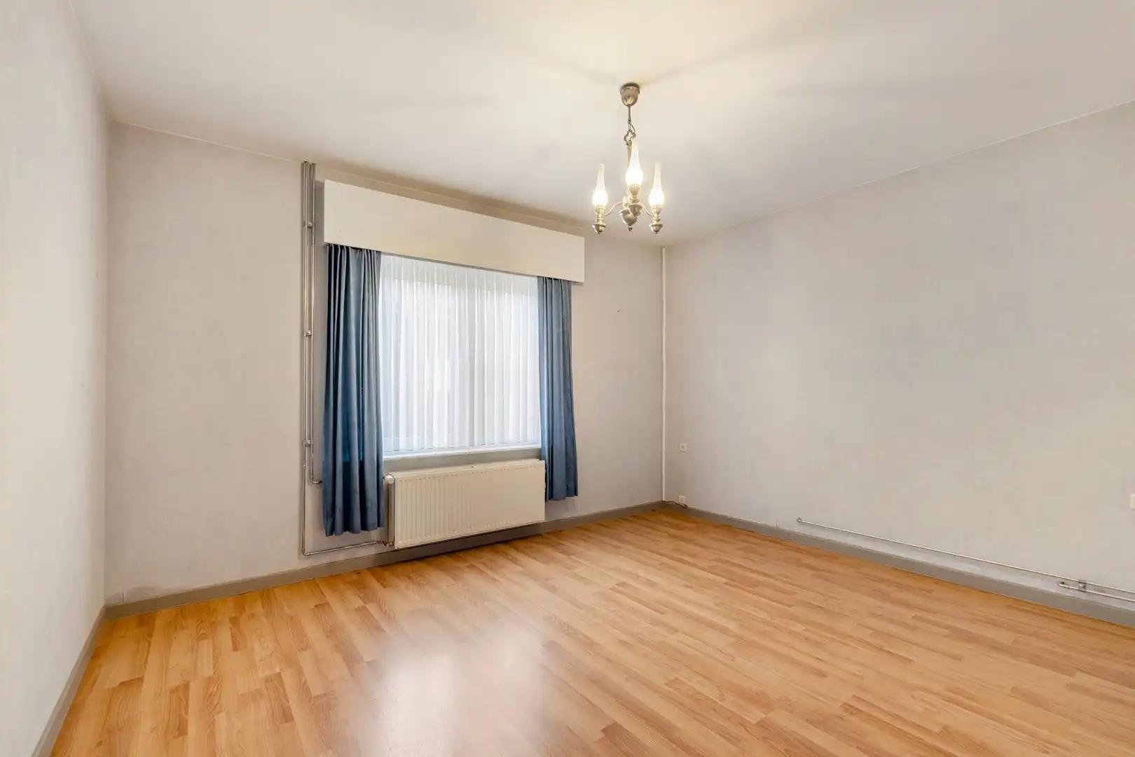 Gelijkvloerse bungalow met 2 slaapkamers, garage en riante tuin op toplocatie foto 11