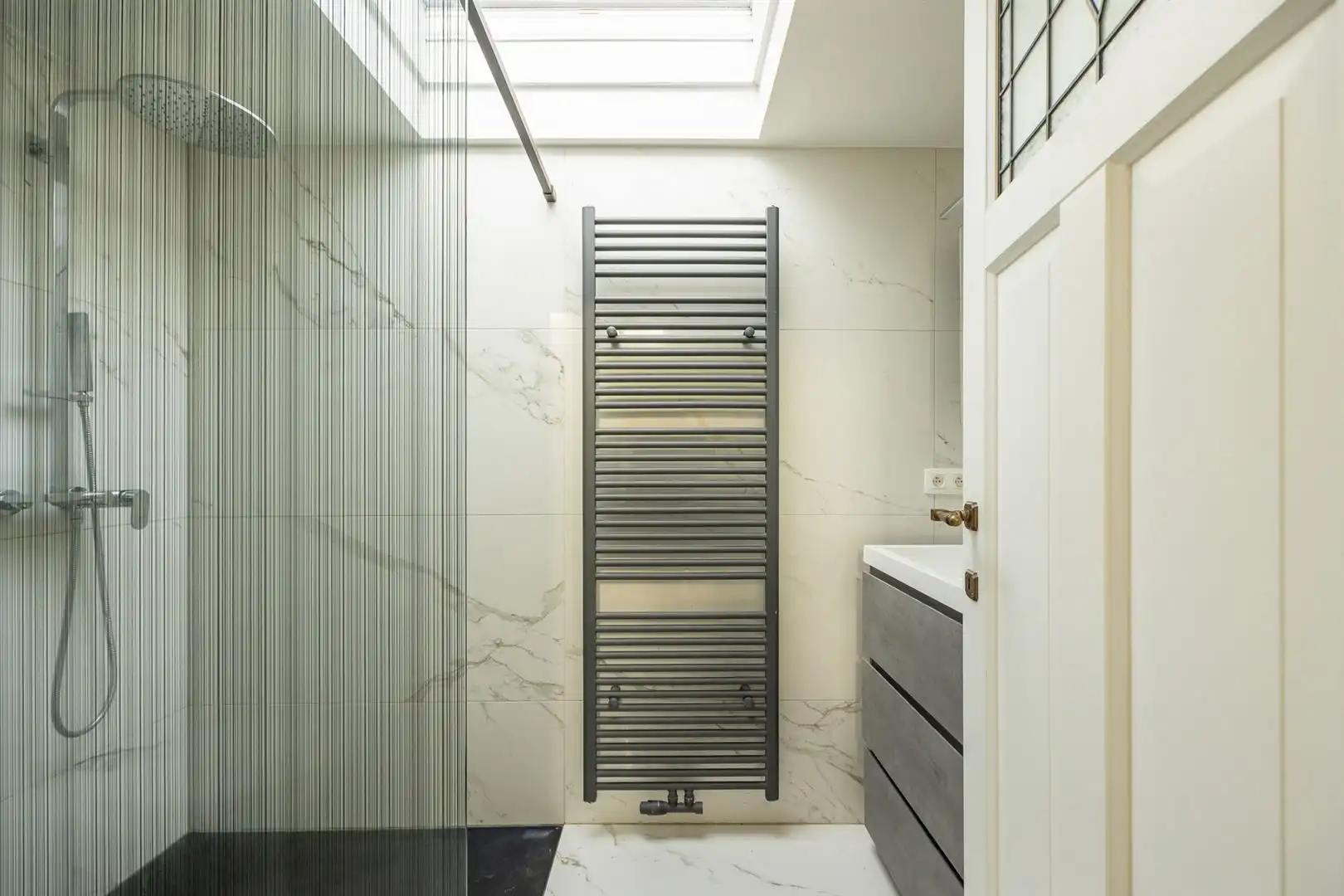 State-of-the-art villa tussen eeuwenoude bomen foto 26