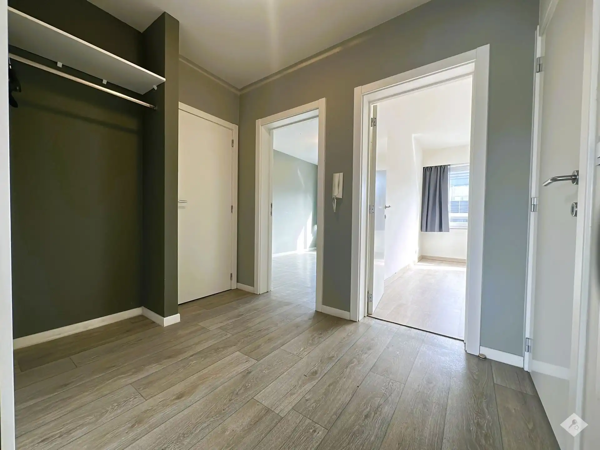  Licht en ruim 2-slaapkamerappartement met terras, zonnepanelen en airco foto 3
