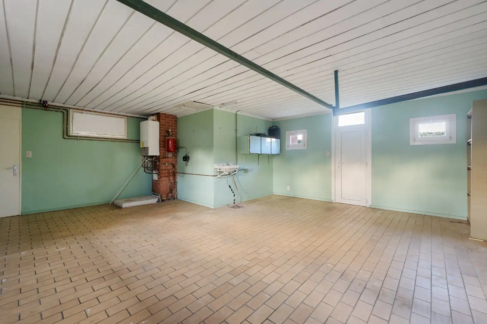 Gelijkvloerse woning met 3 slaapkamers, ruime garage en tuin. foto 16