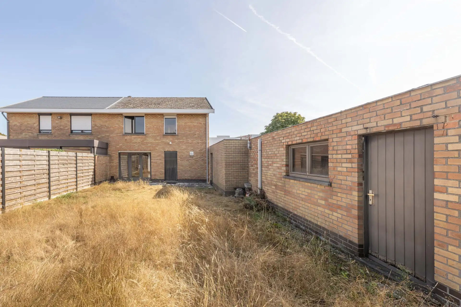 Te renoveren halfopen woning met 3 slaapkamers én zuidwestgerichte tuin met een aparte garage en aansluitende berging in een rustige tuinwijk te koop in Zulte. foto 12