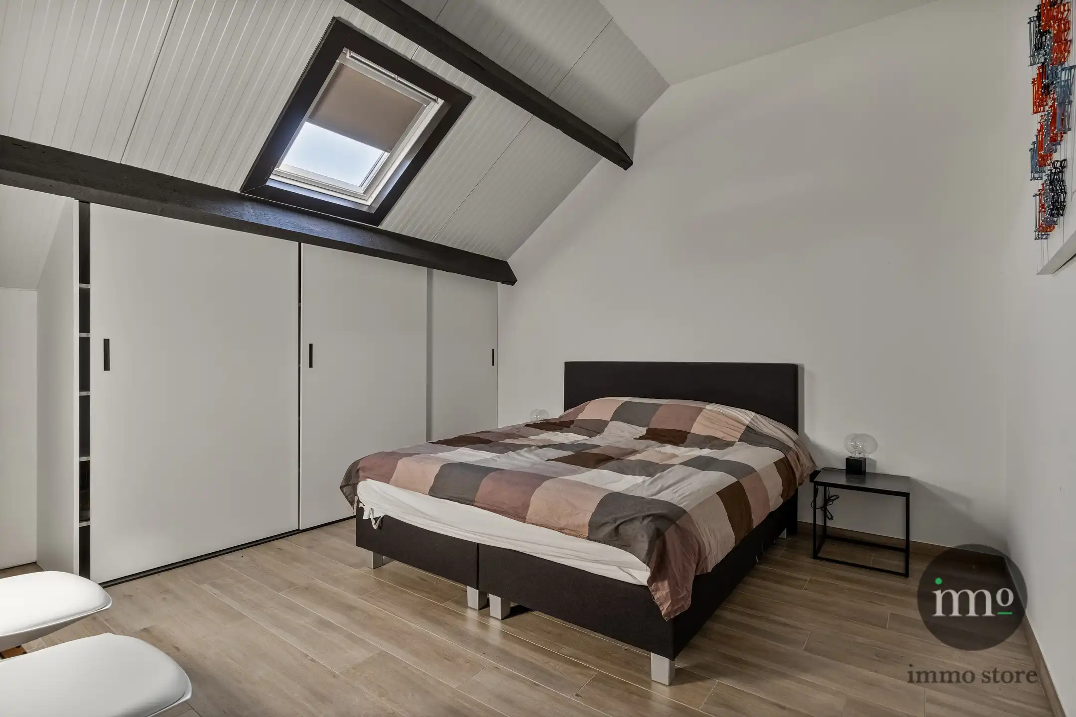 MULTIFUNCTIONEEL volledig gerenoveerd gebouw met bijgebouw, 7 slaapkamers, appartement, tuin en zwembad! foto 24