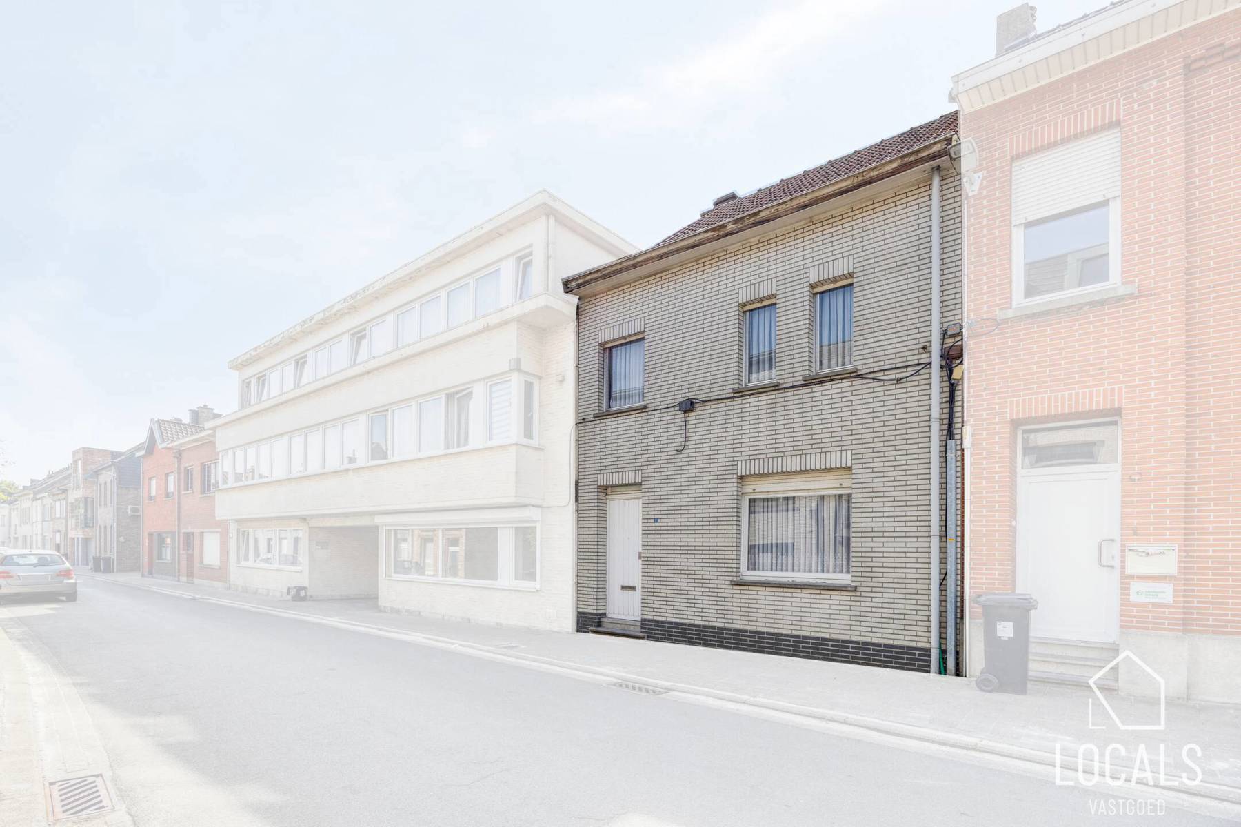 Hoofdfoto van de publicatie: Te renoveren woning met potentieel nabij station Denderleeuw